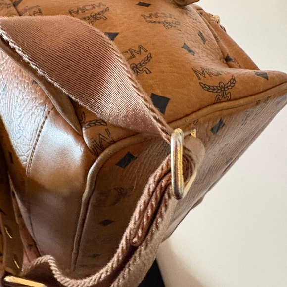 This is a LARGE MCM Bookbag, very very little signs of wear, almost brand new! - Picture 5 of 8